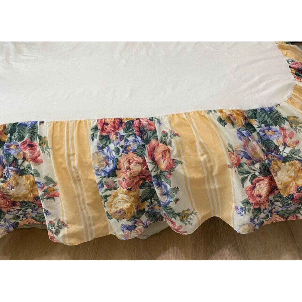 Vtg Twin Bedskirt‎ Floral Shabby Cottage Farmhouse Yellow Stripes Roses Peony